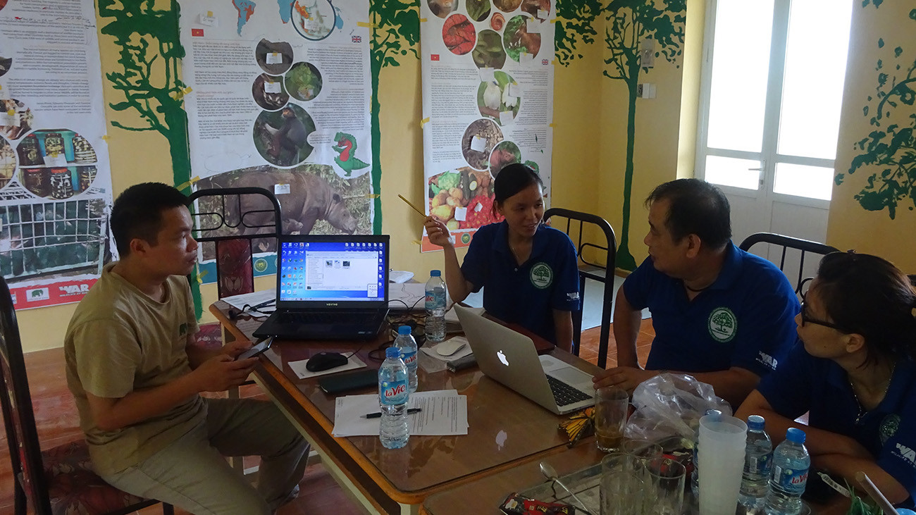Auch die Ausstellung in der Station wurde in Kooperation mit den Zoo-Pädagogen aus Köln realisiert. So soll die Bevölkerung vor Ort für die Gefährdungslage der heimischen Tierwelt sensibilisiert werden. | Thomas Ziegler