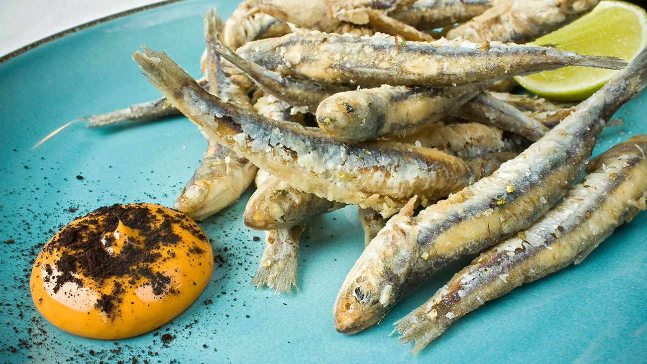 A popular meal in Pátzcuaro: anchovias fritas. The predatory fish introduced into the lake for fishing are another problem for the salamanders. | Jacopo Ventura, Shutterstock