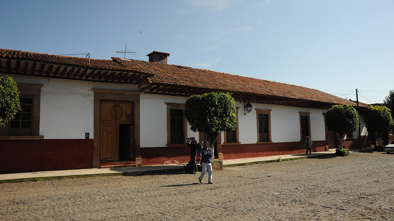 The Dominican convent’s neighboring building, where Lake Pátzcuaro Salamanders are bred to make cough syrup. | Joachim Nerz