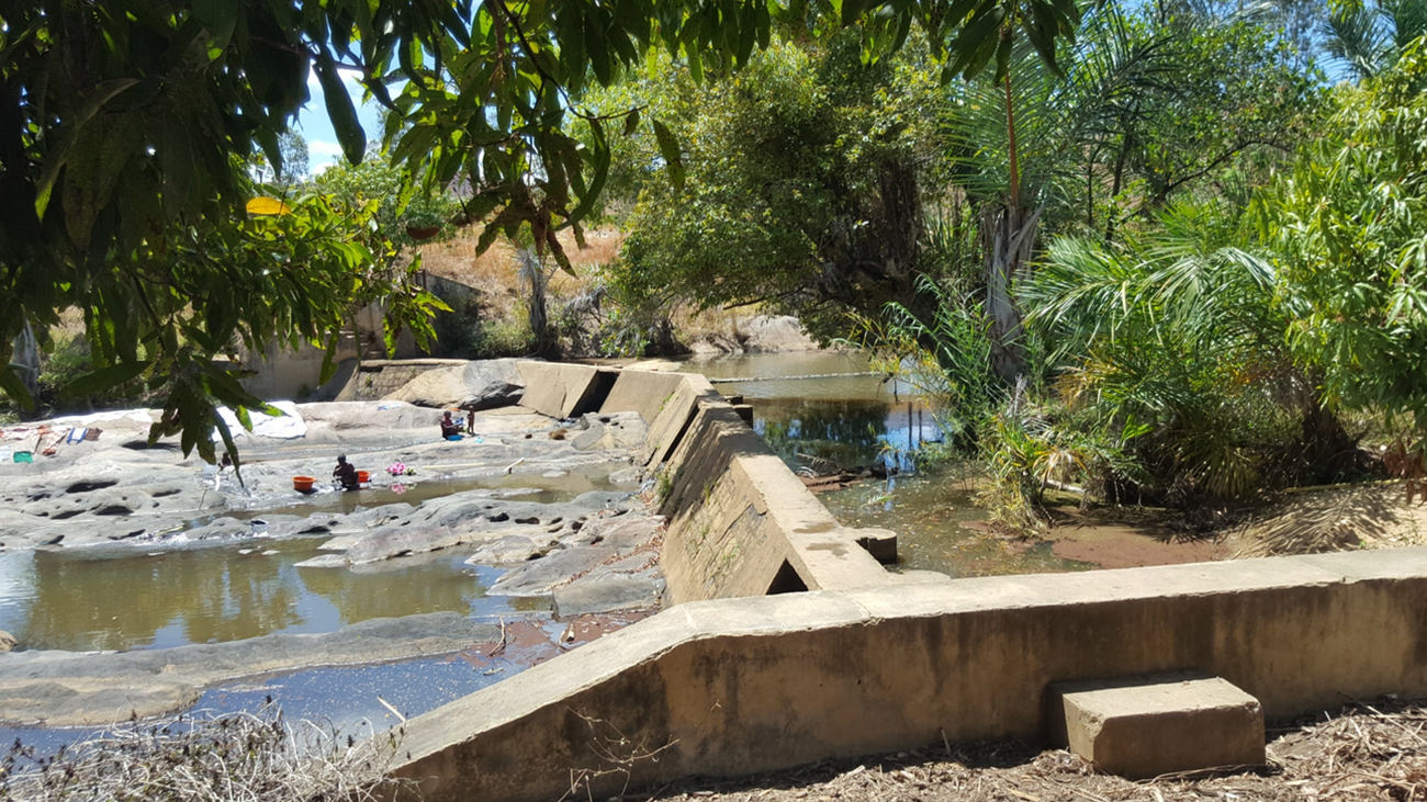 A total of five such dams have been built on the lower reaches of the Amboaboa River, diverting the flow of water to rice fields | Fish Net Madagascar