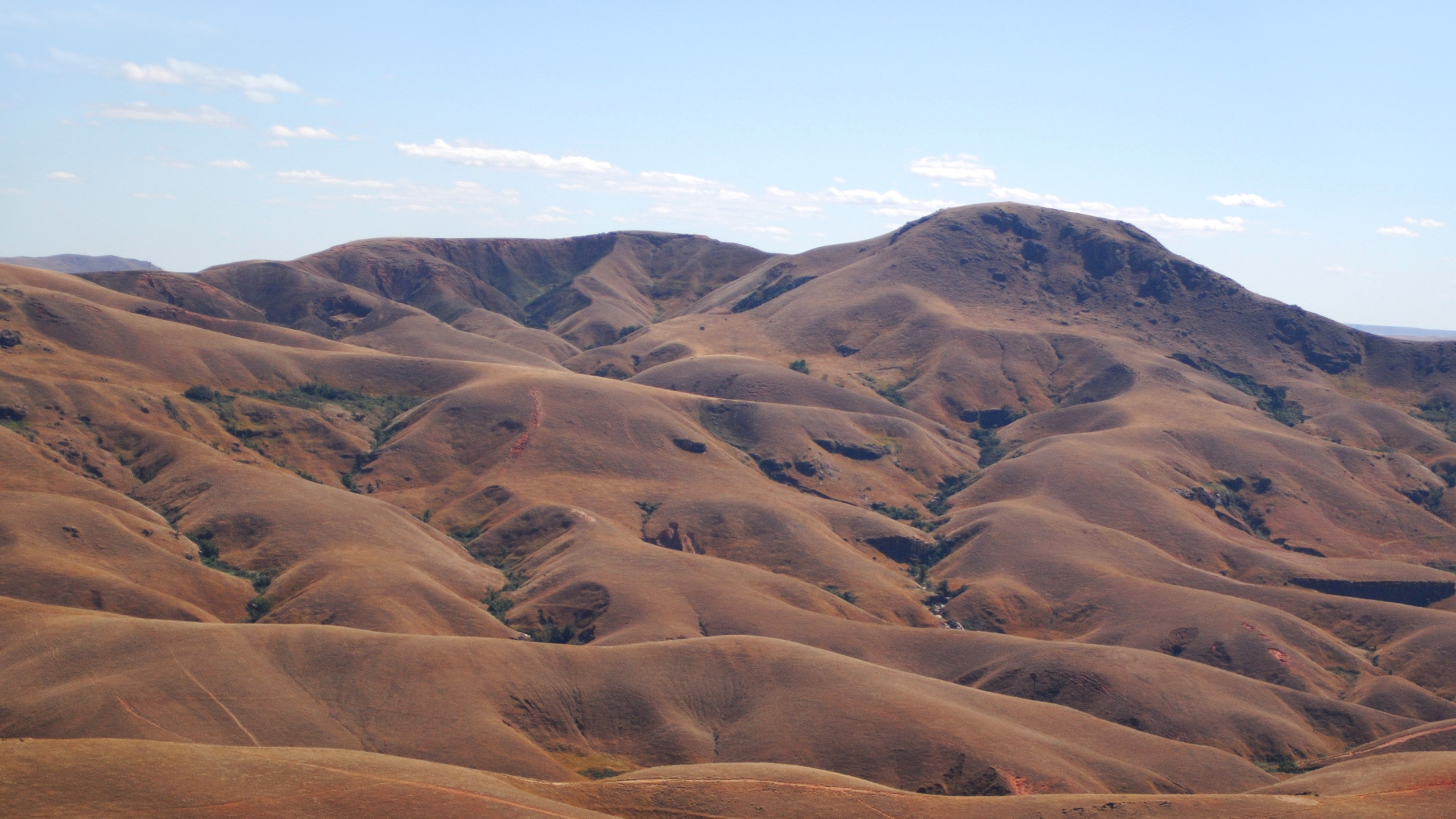 Bodenerosion auf Madagaskar bei Morafeno – aus der einstmals grünen ist eine weitgehend rote bis braune Insel geworden. | Hugh Lansdown/Shutterstock